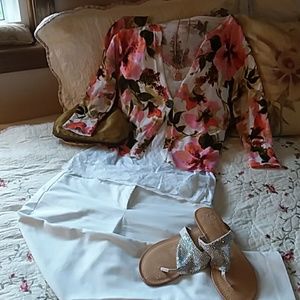 Jones New York gorgeous floral cardigan